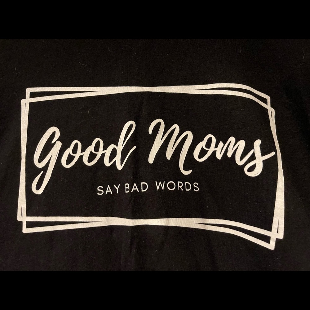 Good moms say bad words black T-shirt